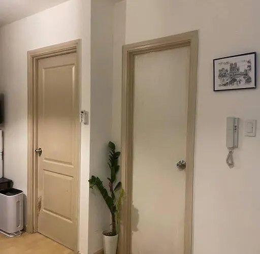 Soho 1 Bedroom With Balcony Near Mrt Edsa Shaw Pioneer Greenfields Sm Megamall Ortigas