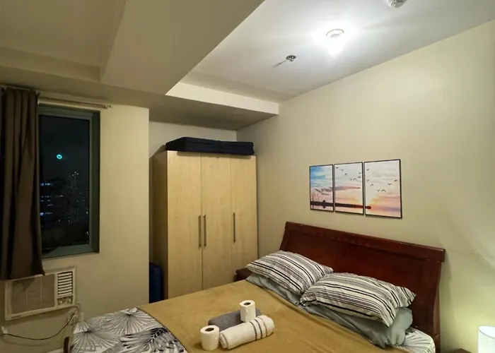 Soho 1 Bedroom With Balcony Near Mrt Edsa Shaw Pioneer Greenfields Sm Megamall Ortigas Apartment Manila